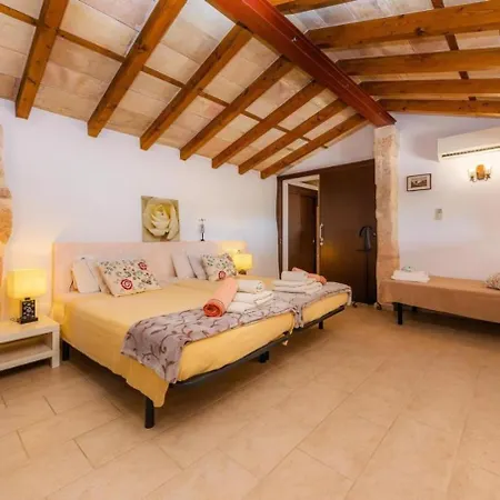 Es Rafalet Casa rural *